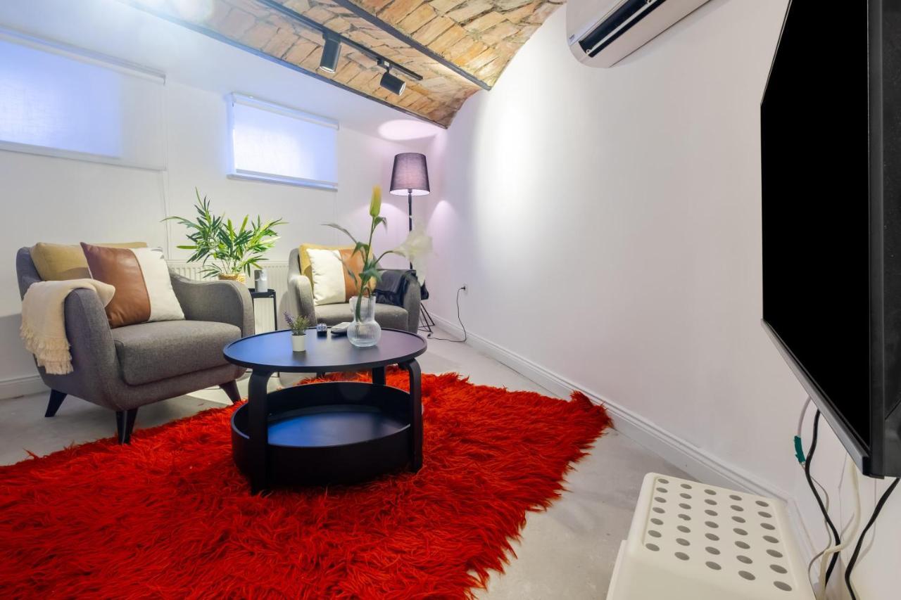 Vibrant Flat 5 Minutes Walk To Istiklal In Beyoglu Apartment อิสตันบูล ภายนอก รูปภาพ